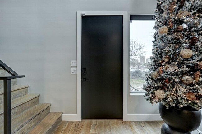 Photo - 819 NW 6th St
