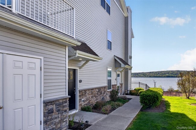 Photo - 402 Sacandaga Loop