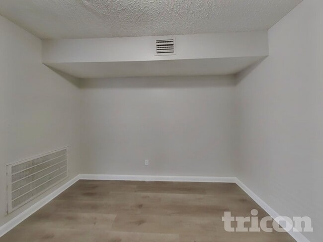 Photo - 623 Walston Ln