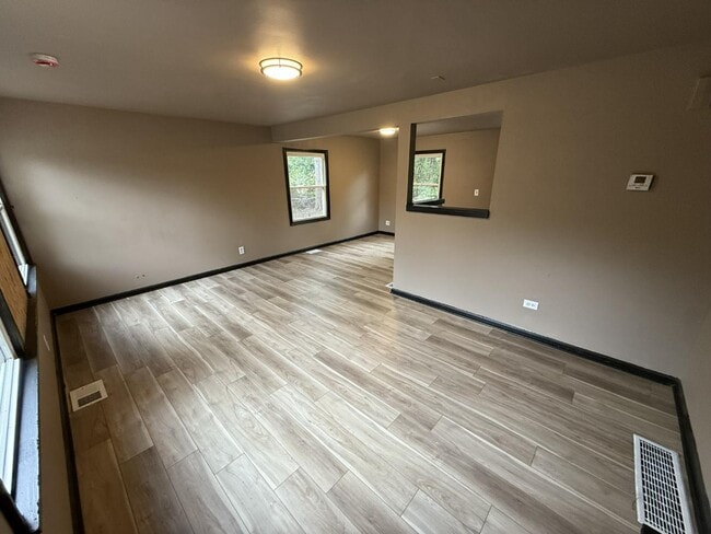 Building Photo - 3622-28 E 9th Ave