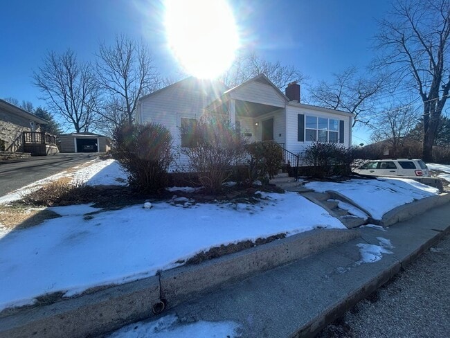 Photo - Charming 3-bedroom, 1-bathroom house locat...