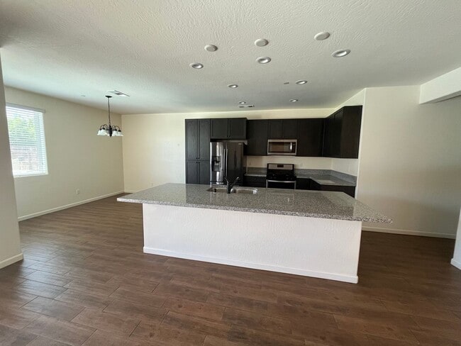 Photo - beautiful three bedroom home with sparkling pool in Visalia
