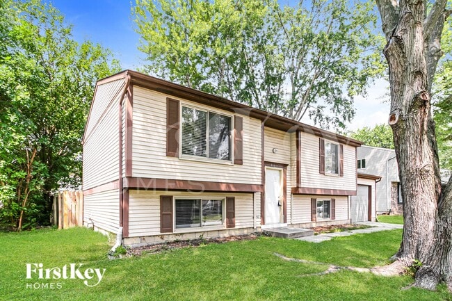 Photo - 910 Woodlark Dr