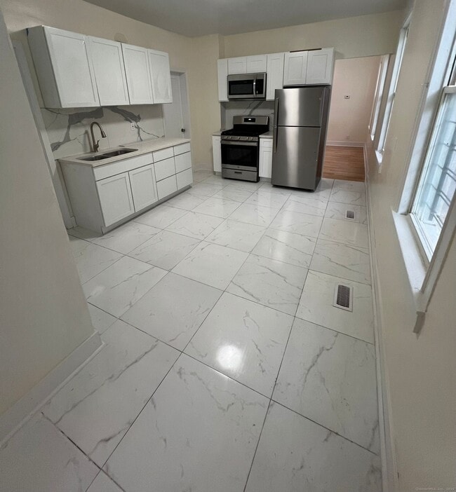Building Photo - 11 Truman St Unit 1 Rental