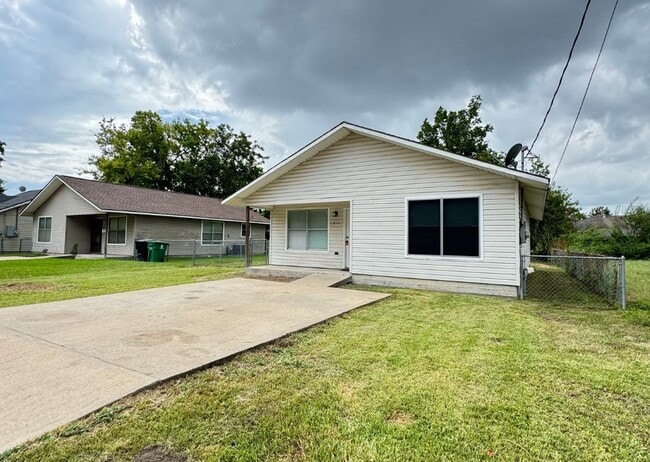 Photo - 1811 Benson St