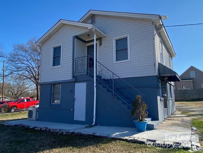 Building Photo - 303 McAllister St Unit B Rental