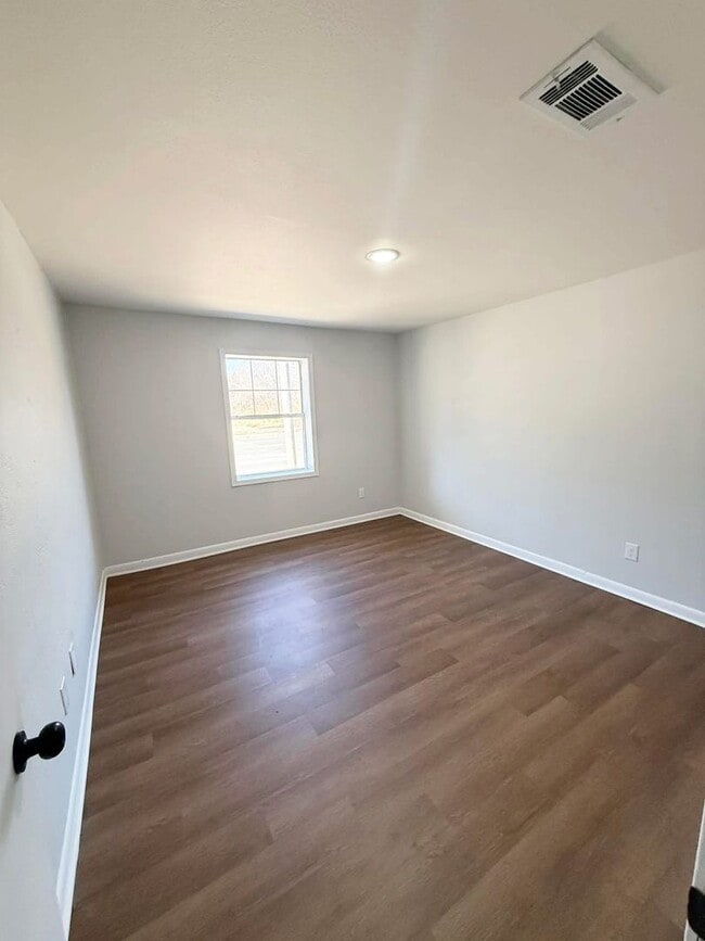 Photo - 2 Bed 1 Bath Close to Downtown