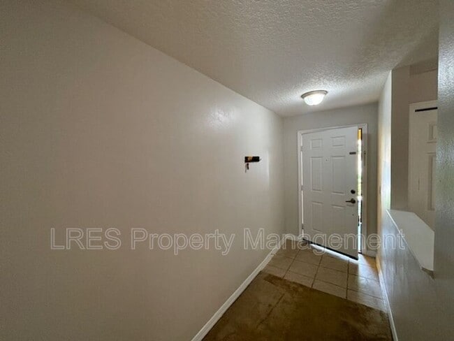 Photo - 4563 Lacebark Trail