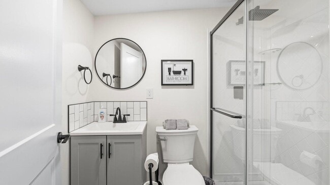 Photo - 219 W 41st St