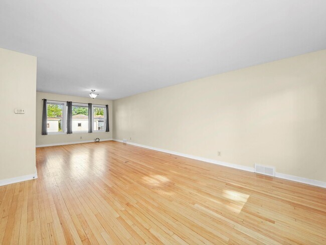 Photo - 7754 S Yates Blvd