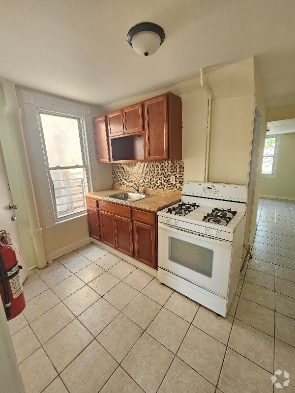 Building Photo - 17 E 21st St Rental