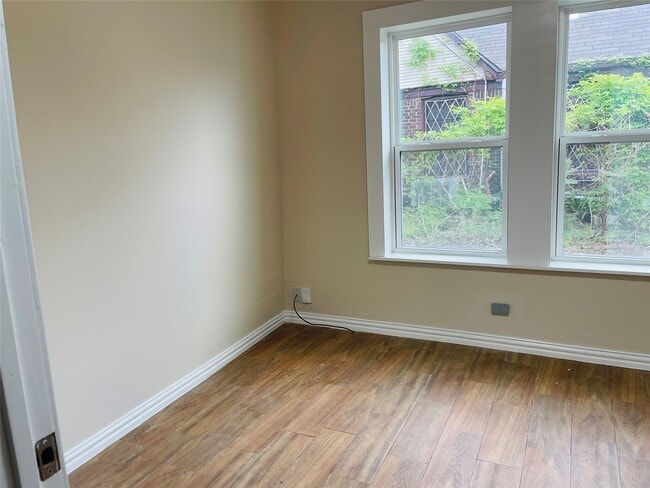 Photo - 2422 Eagle St