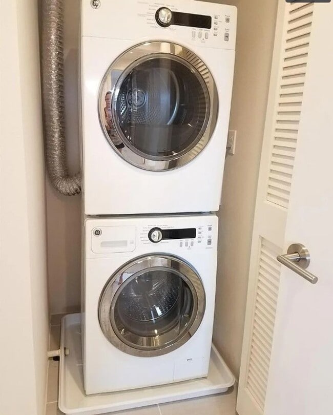 Photo - Modern Touches. Pets Negotiable.