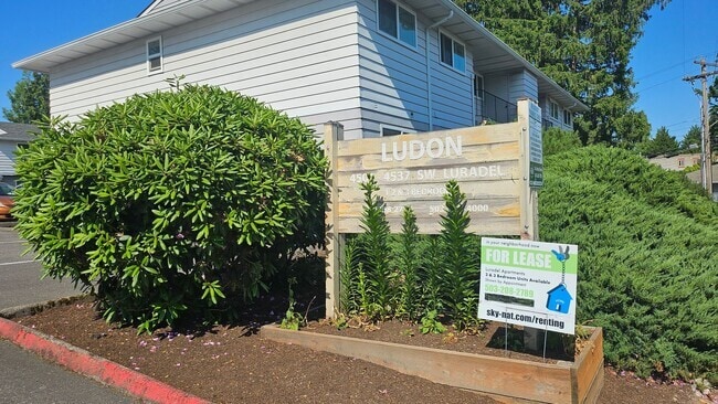 Building Photo - Move-In Ready 3BR Gem on SW Luradel Street... Unit 4507D Rental