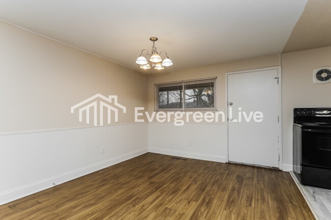 Photo - 4760 Rolling St