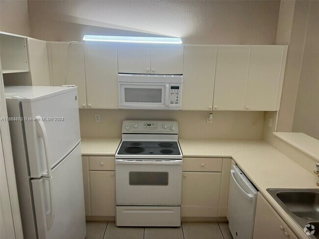 Building Photo - 1666 SE 27th Ct Unit 208 Rental