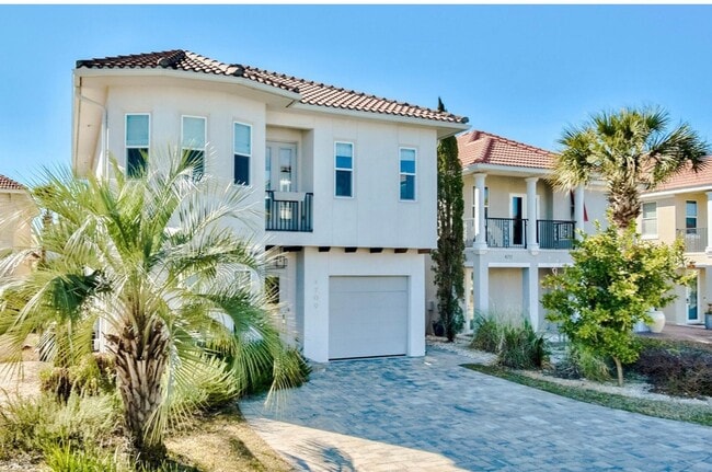 Building Photo - Stunning Smart Home in Gated Destin Commun...