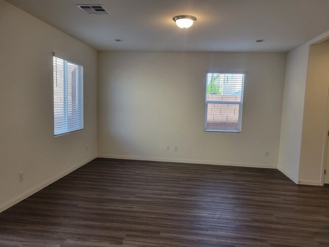 Photo - 8056 Kings Guard St