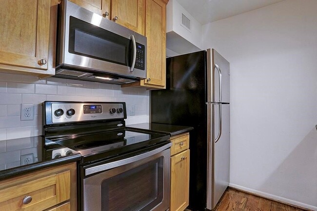 Photo - 415 Hawthorne St Unit 5