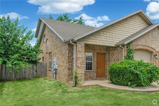 Building Photo - 602 SW Caprington St Rental