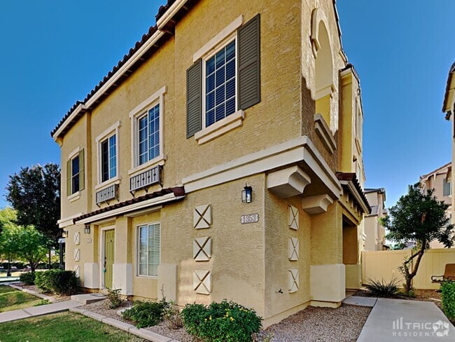 Building Photo - 1353 S Sabino Dr Rental