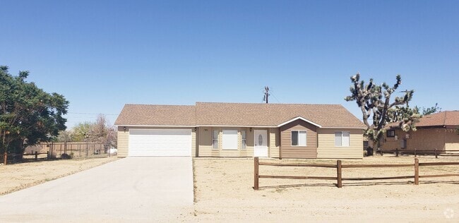 Building Photo - Remodeled 3 bed/2 bath home close to shopping