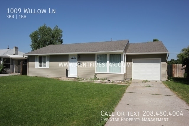 Photo - 1009 Willow Ln House