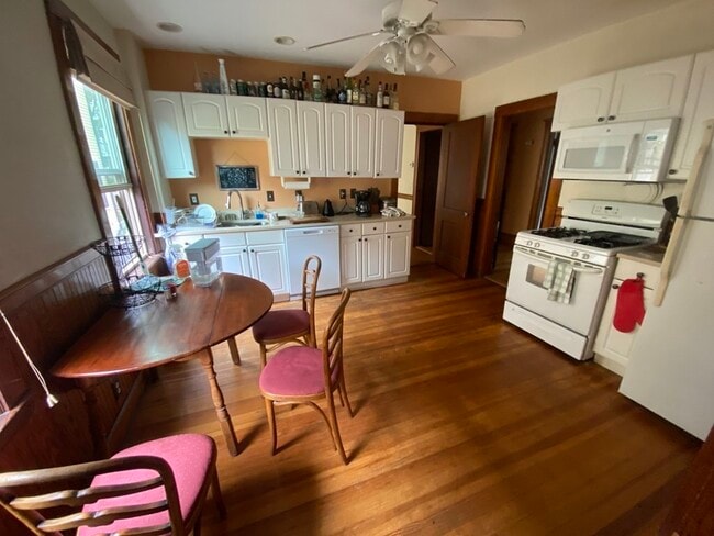 Building Photo - 33 Iroquois St Unit 1