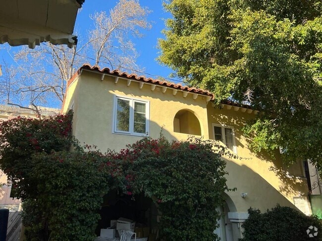 Building Photo - 200 S Rodeo Dr Unit Guest house