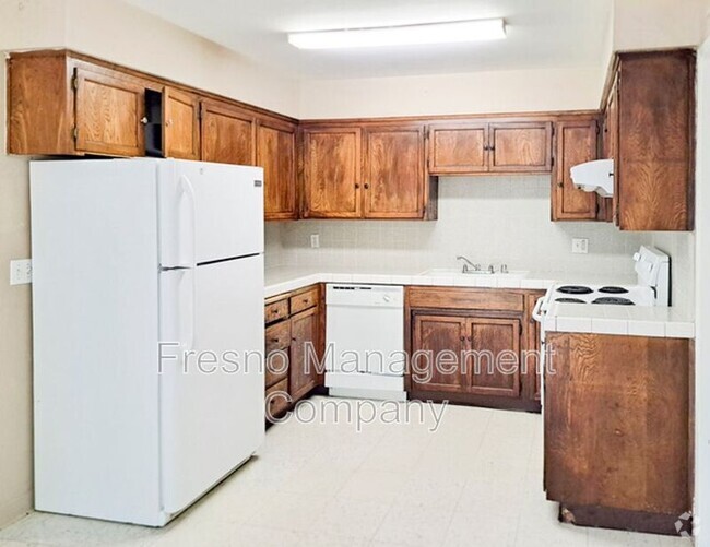 Building Photo - 4864 E University Ave Unit #B Rental