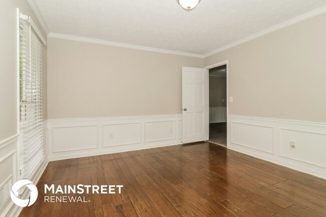 Photo - 1557 Isham Dr