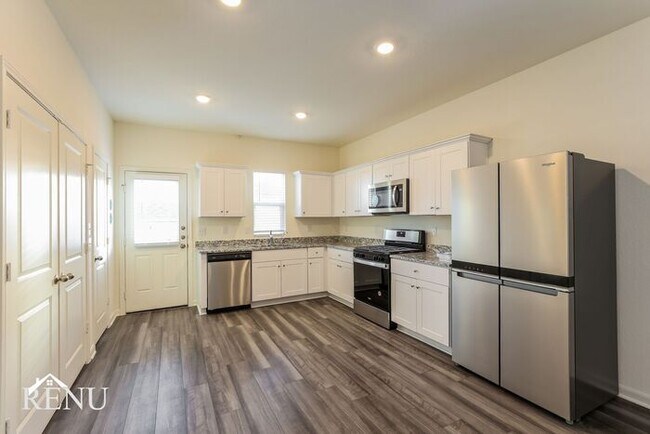 Photo - 5238 Dawn Break