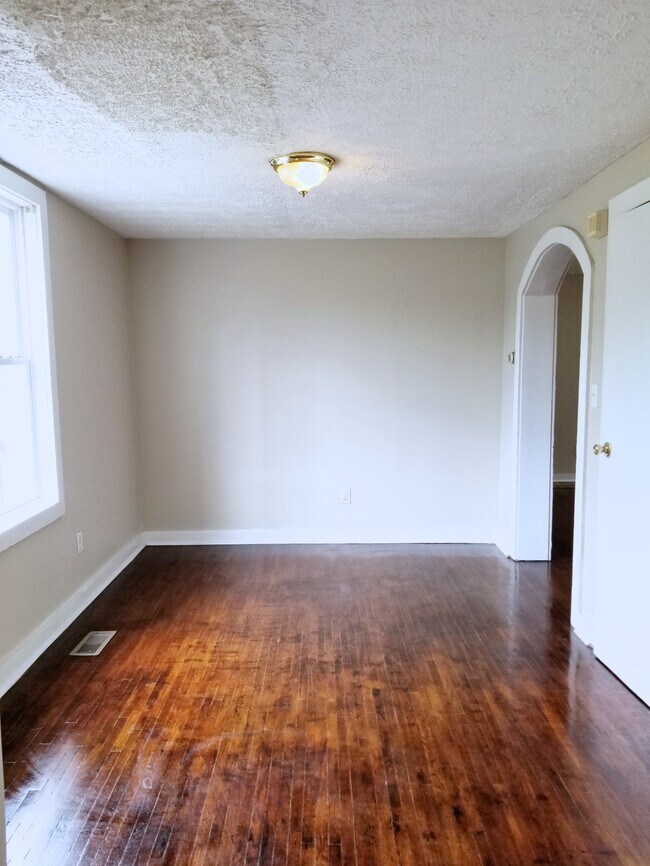 Dining Room - 90 E 8th Ave