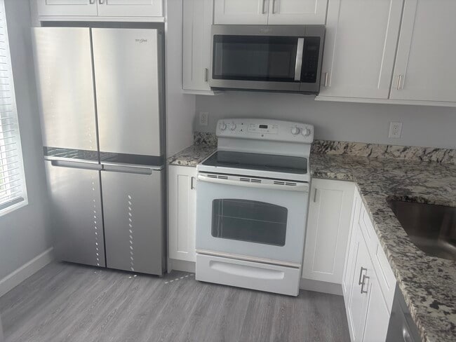 updated kitchen - 2185 San Marco Rd Unit Estuary