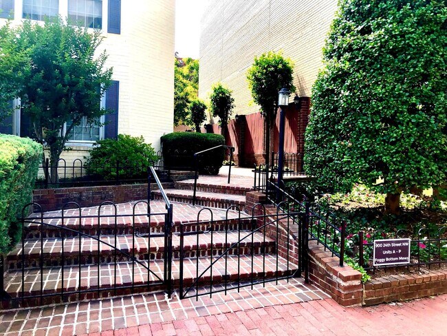 Photo - 900 24th St NW