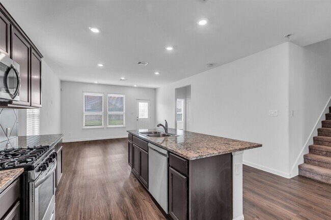 Photo - 2534 Blazing Star Dr