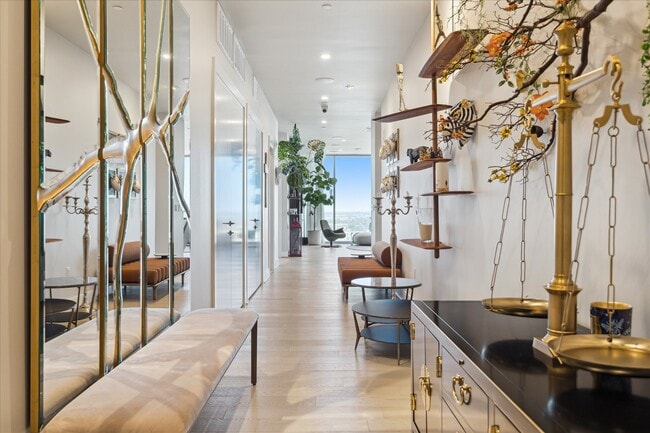 Building Photo - 1711 Allen Pkwy Unit 2506