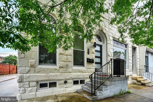 Building Photo - 2517 Saint Paul St Unit #3