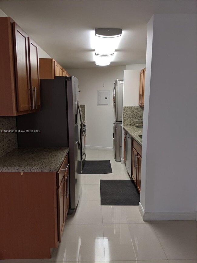 Building Photo - 1881 Washington Ave Unit 8A Rental