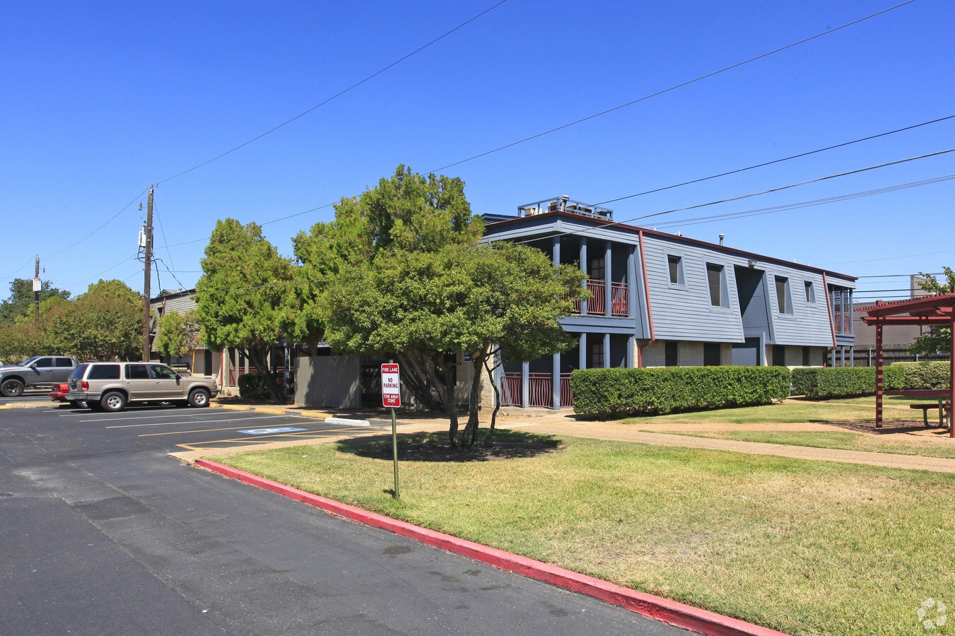 Crossroads - Crossroads Apartments