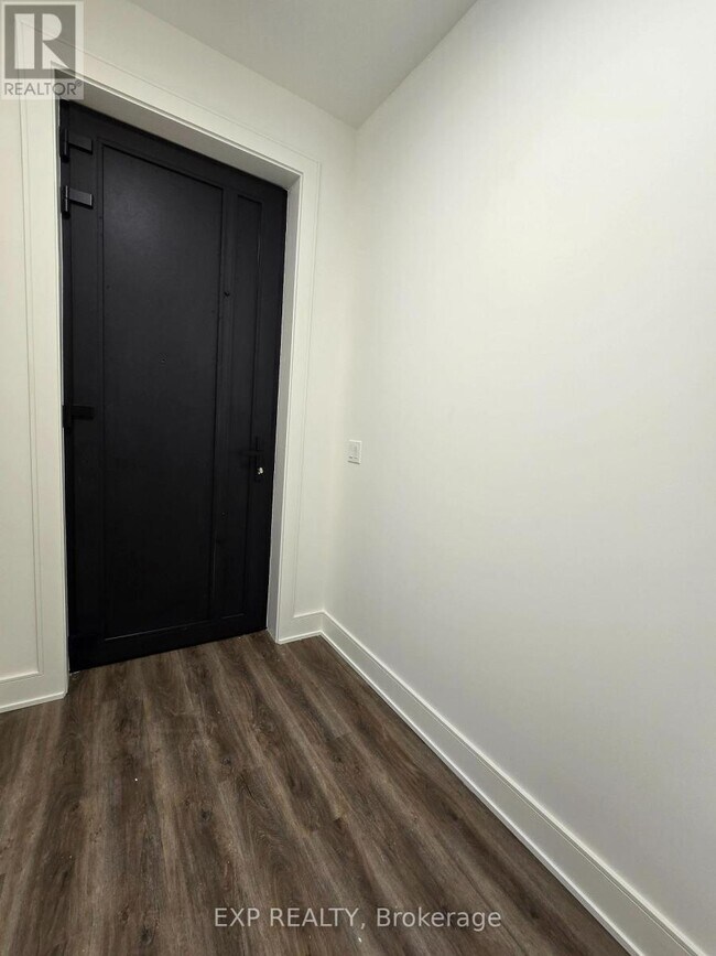 Photo - 114 Everett Cmn