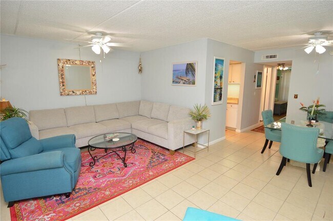 Photo - 12760 Indian Rocks Rd Unidad 570