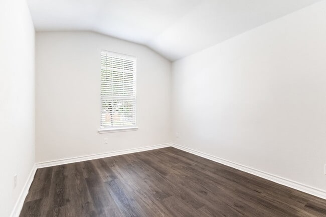Photo - Well-Maintained 3-Bedroom Home – Ideal for Students & Professionals!