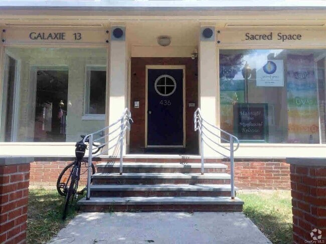 Building Photo - 436 Main St Rental