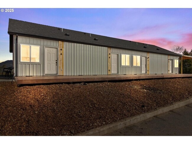 Photo - 1209 Carlyle St