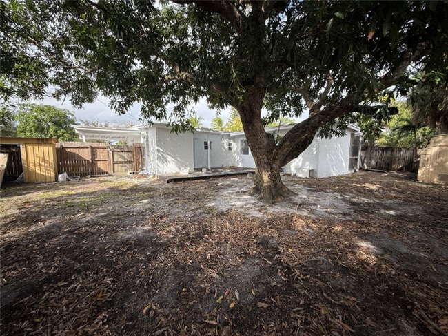 Photo - 1724 NE 50th Ct