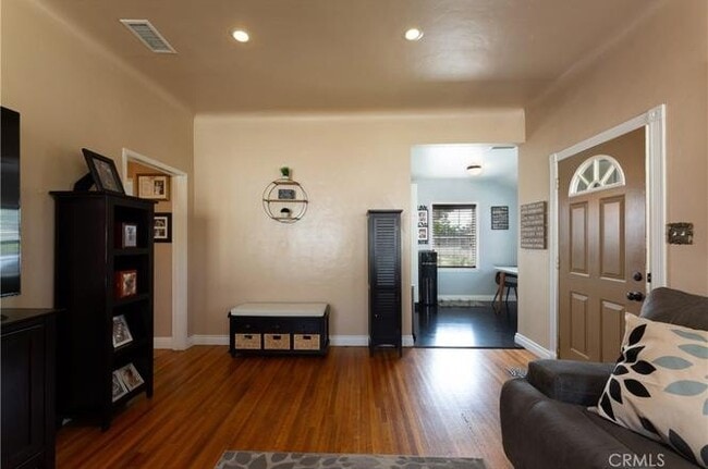 Photo - 5643 Ashworth St