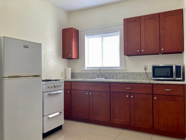 Building Photo - 128 S Ave 57 Rental