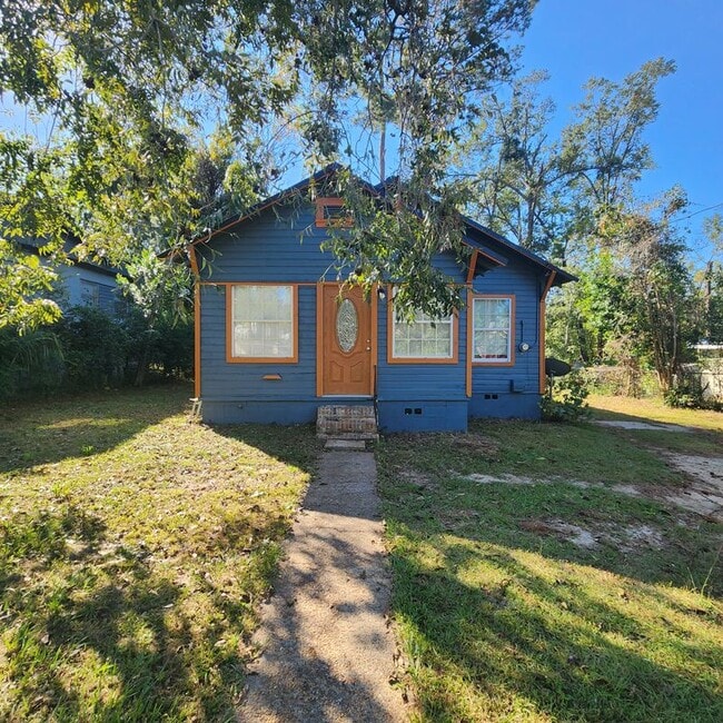 Building Photo - 1025 Delaware St Rental