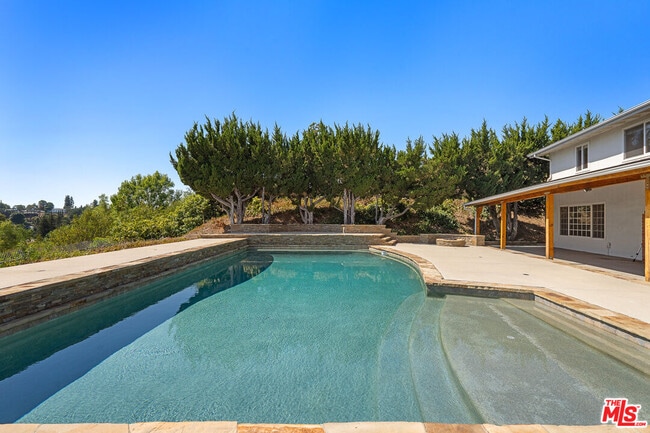 Photo - 6040 Pat Ave